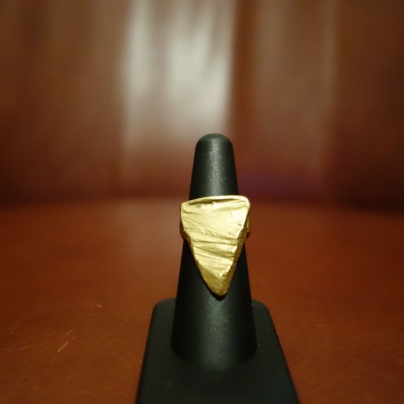 Nettie Kent Slice of Sand ring $154 in textured gold finished brass size 6 w box - Picture 2 of 8